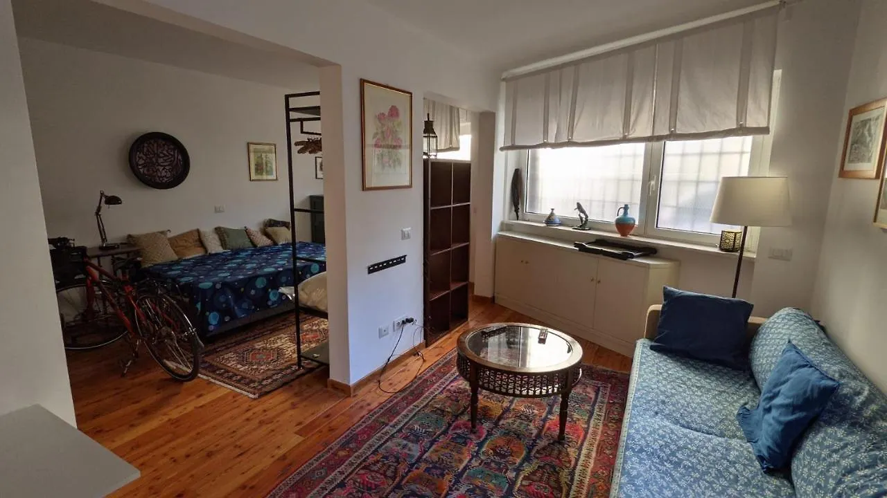 Cosy 1-Bed Studio Apartment In Roma  Rom