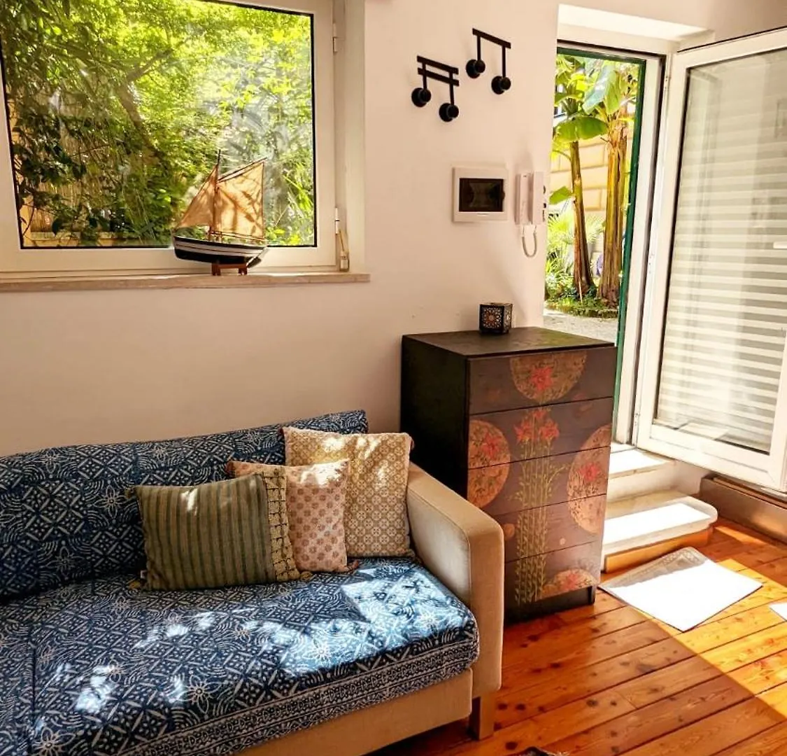 Cosy 1-Bed Studio Apartment In Roma Rom